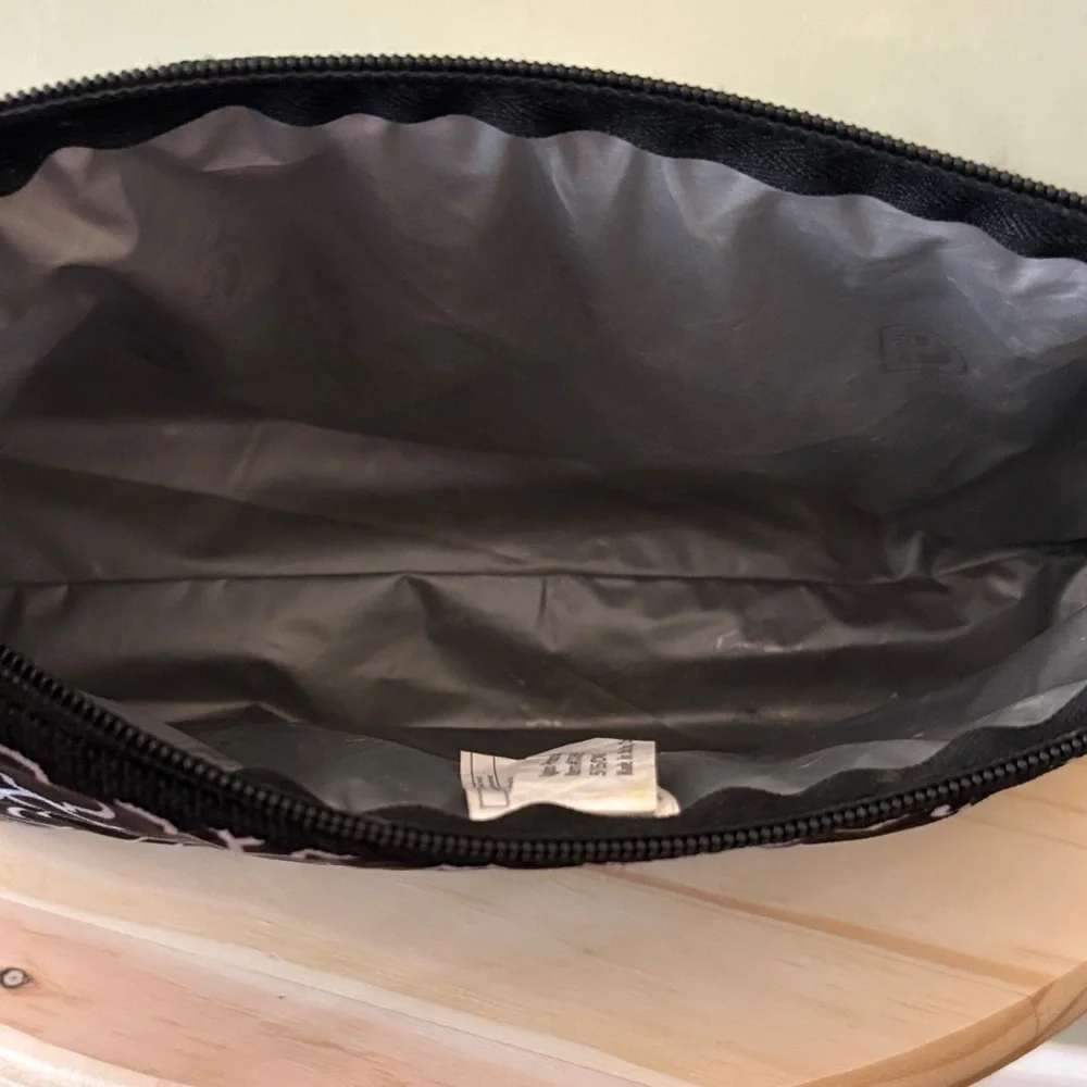 Igloo Black and White Geometric Garment Bag Pouch